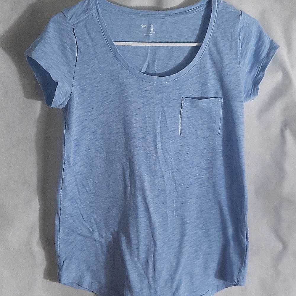 Gap scoop neck tee